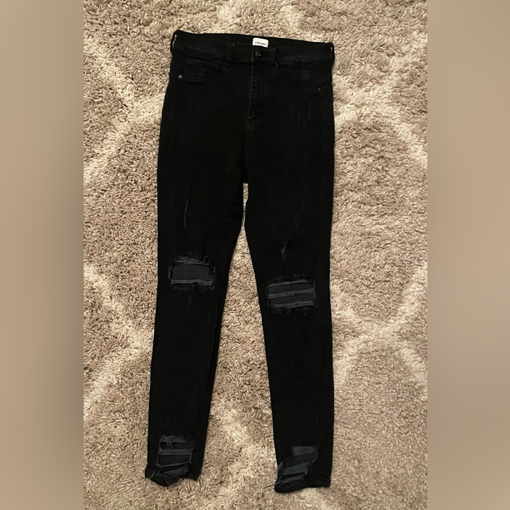 Black distressed skinny jeans